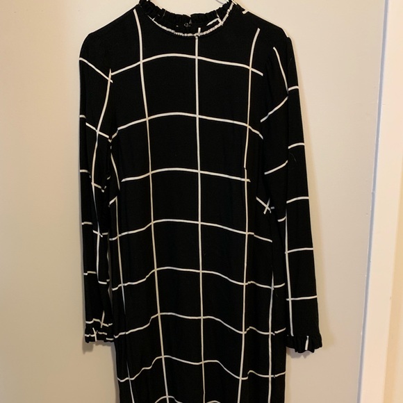 Black and white dress - Picture 1 of 3